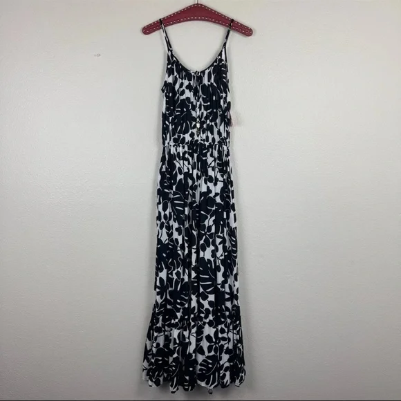 short black dress with open back Black Dress Short Sleeve Open Back Supersoft main image 0